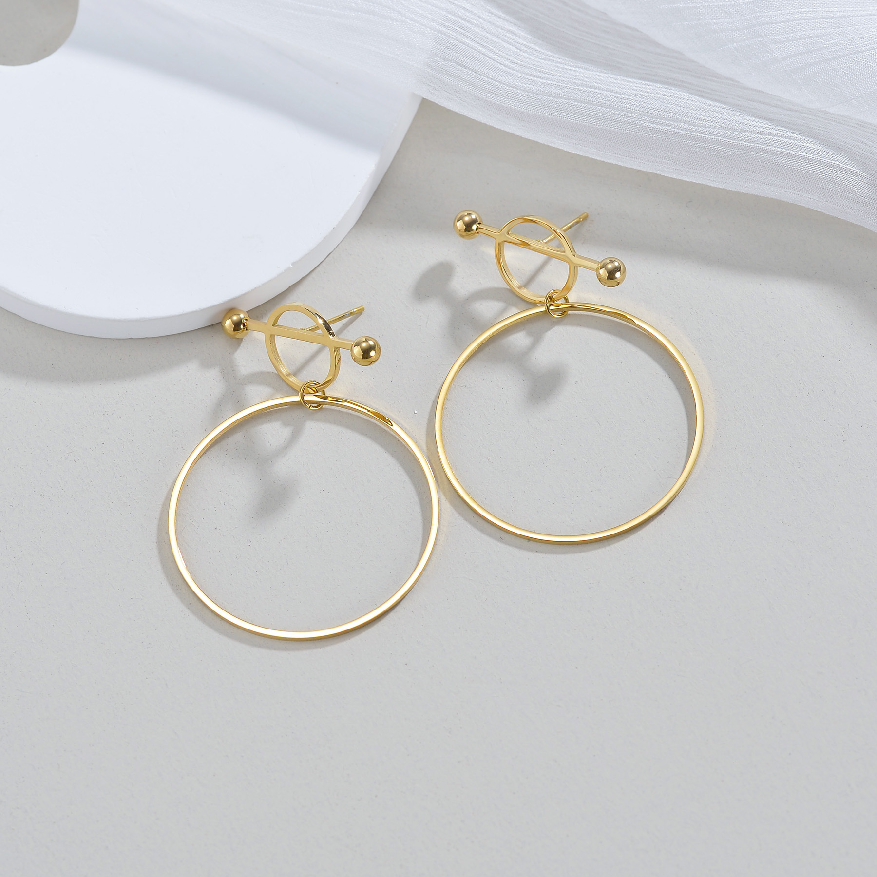 New Style 18K Designer Earrings Gold Plated Stainless Steel Earrings Fashion INS Ladies' Jewelry Earrings Style Hollow Circle Hoop Earrings Titan