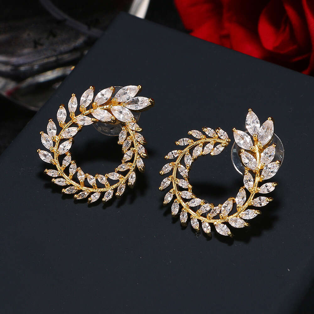 European and American simple and fashionable geometric zircon stud earrings, leaf-shaped earrings, small accessories, personalized stud earringscross-