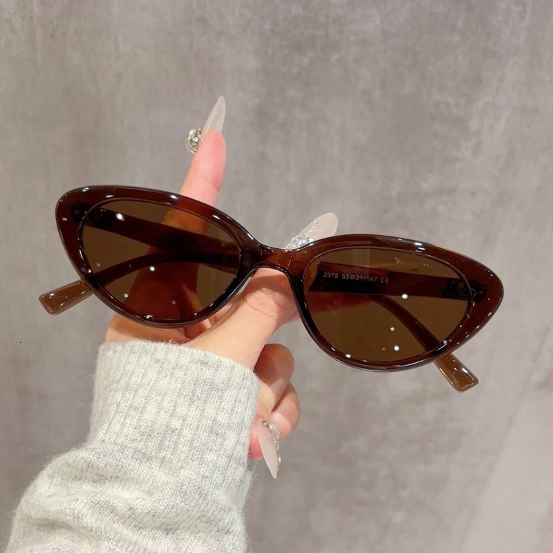 Luxury Designer Cat Eye Sunglasses for Small Faces High-Quality Y2K Style New Hip Hop Shades for Women