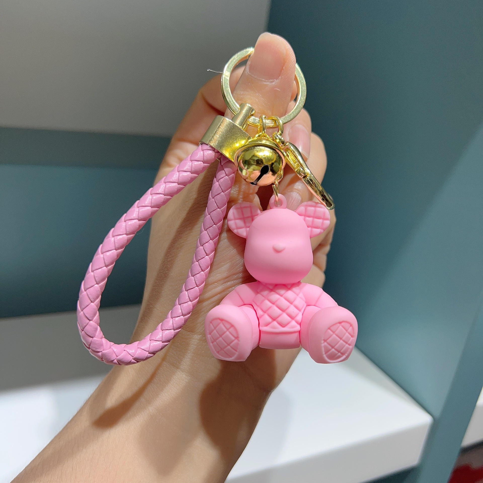 2025 new hot Creative cartoon simple bamboo weaving sitting bear car bag keychain student couple exquisite small gift pendant