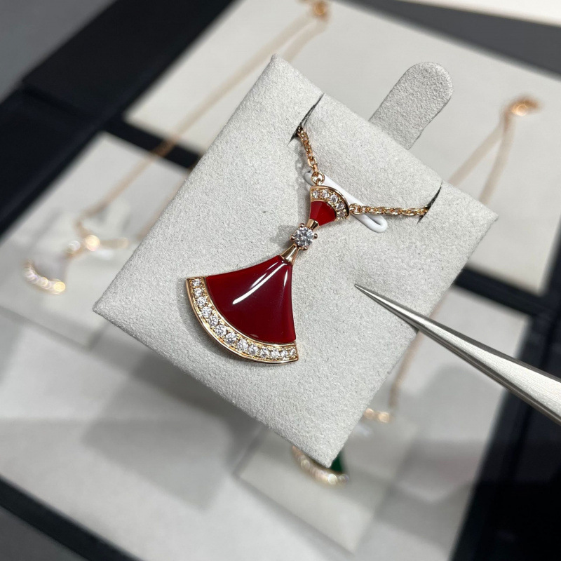 necklace luxury jewelry Small skirt necklace for women 18K rose gold fritillar malachite brass chalcedony fan pendant necklaces designer pendant