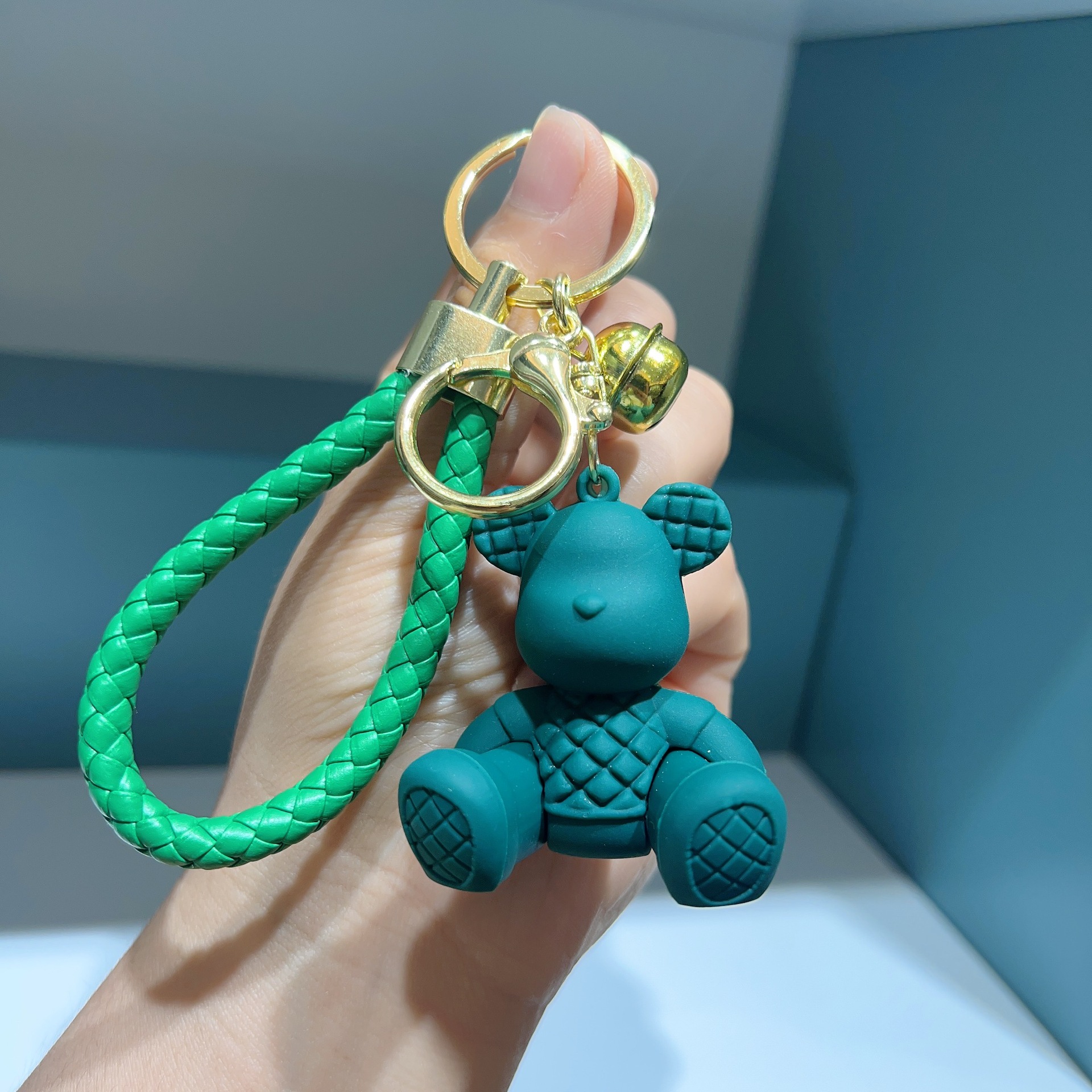 2025 new hot Creative cartoon simple bamboo weaving sitting bear car bag keychain student couple exquisite small gift pendant
