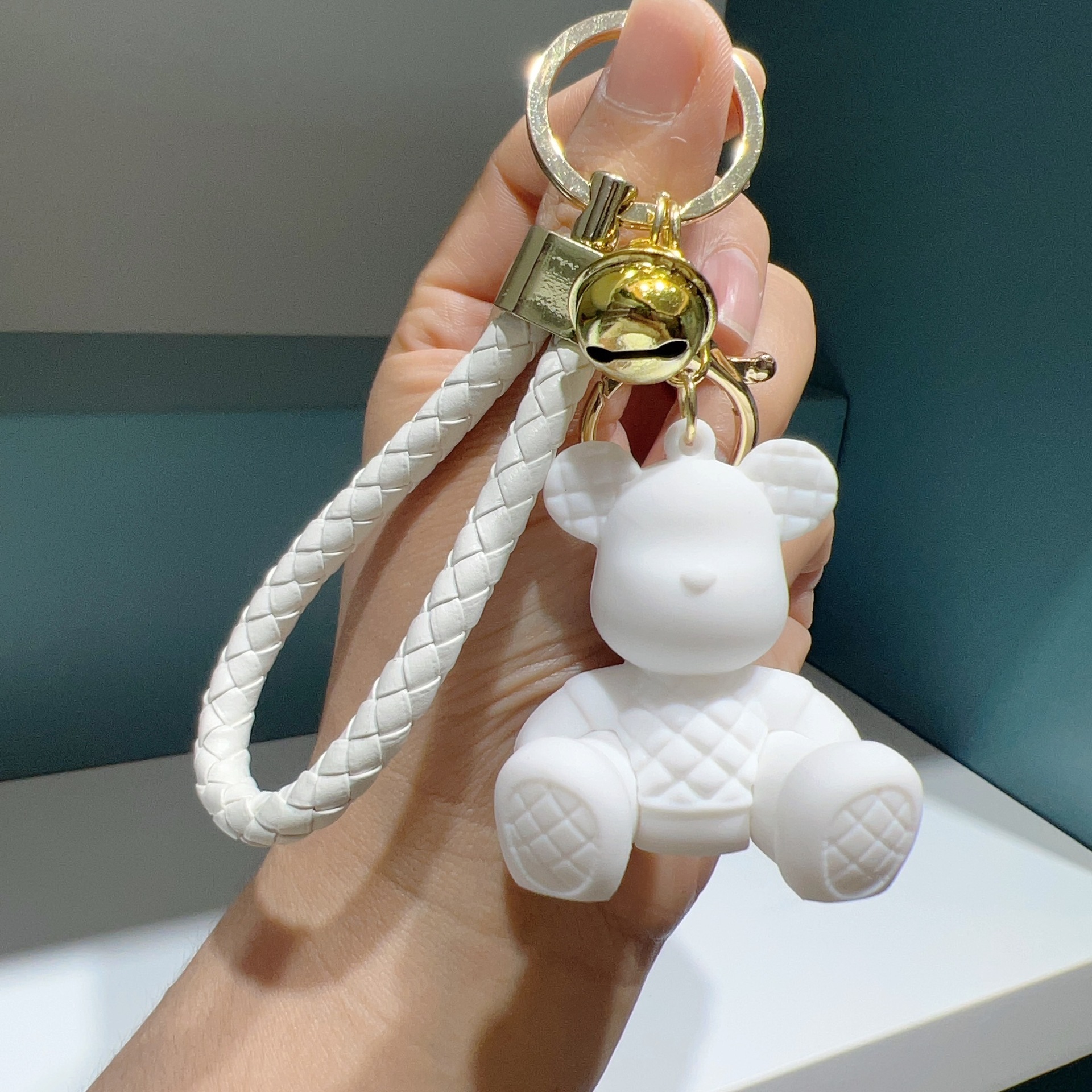2025 new hot Creative cartoon simple bamboo weaving sitting bear car bag keychain student couple exquisite small gift pendant
