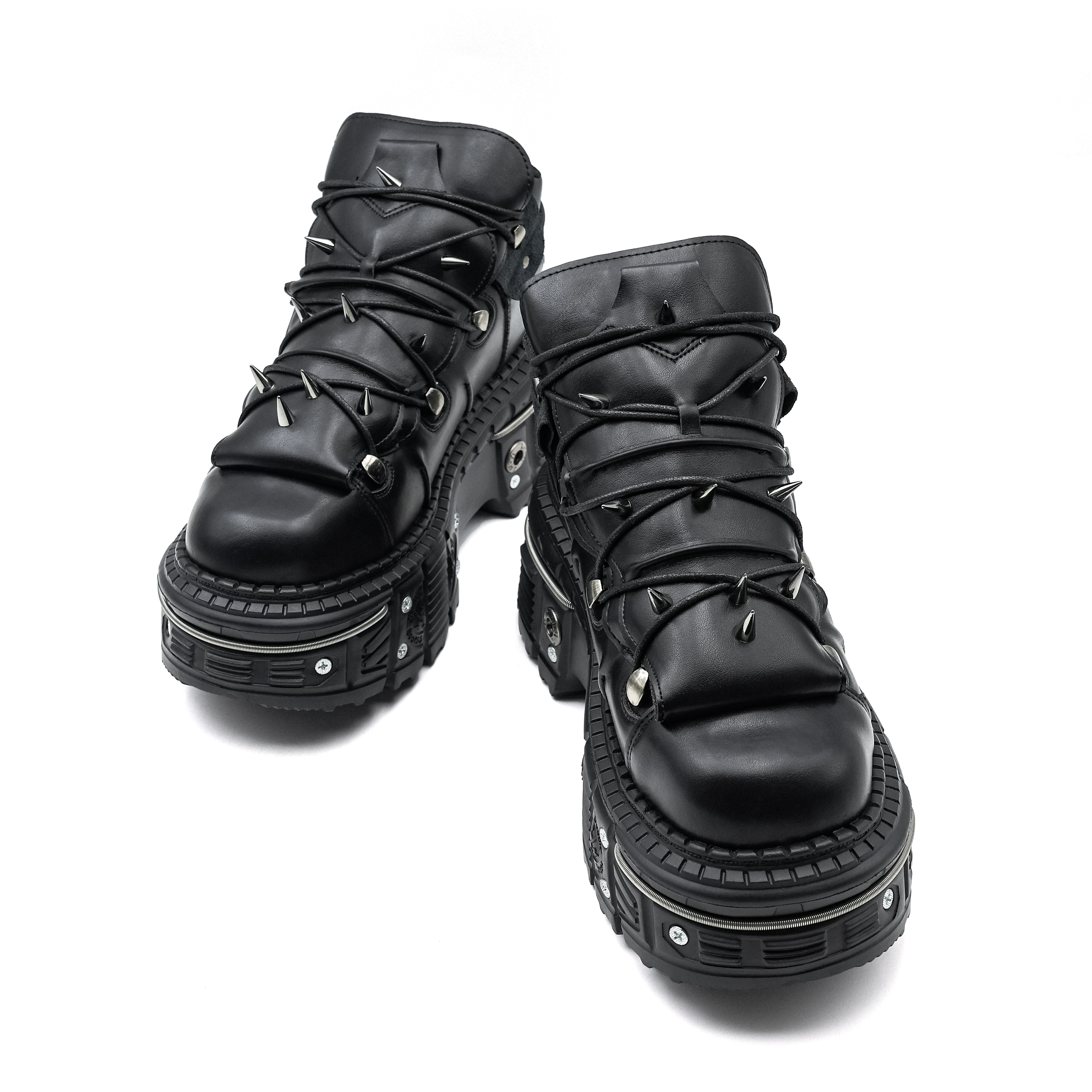 Dark Gothic Boots: Height-Increasing Leather Footwear with Punk Design Elements