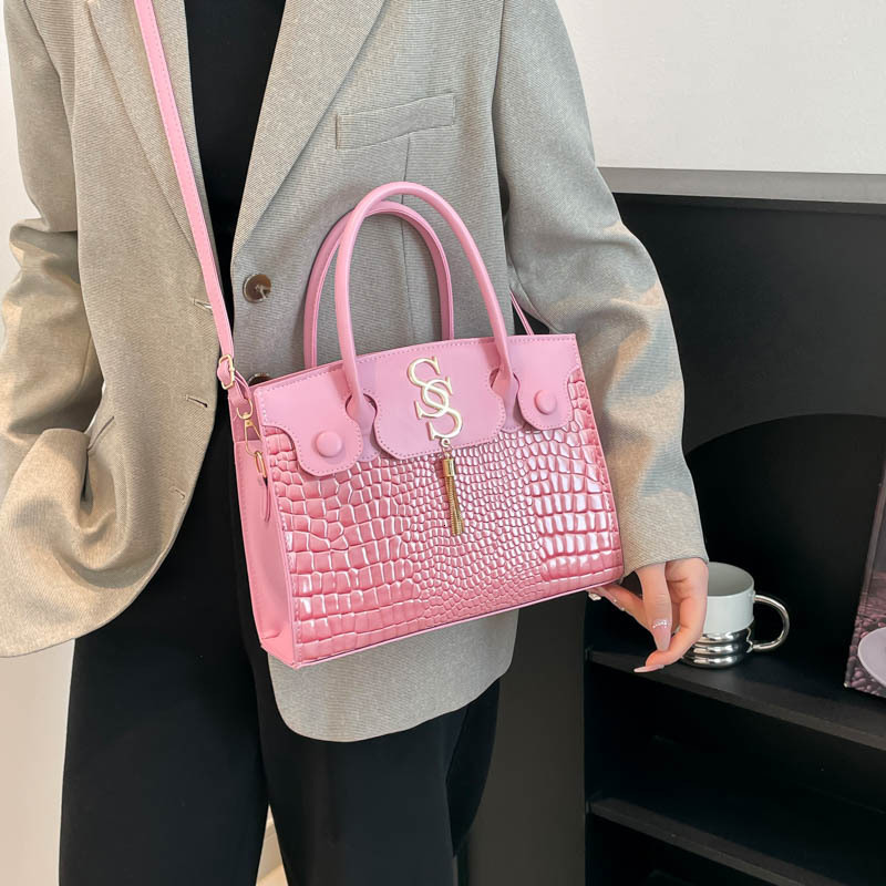 Free Shipping 2025 New Designer Bag Crocodile Pattern Letter Tassel Fashion Solid Color Stylish Simple Casual Elegant Single Shoulder Handbag For Wome