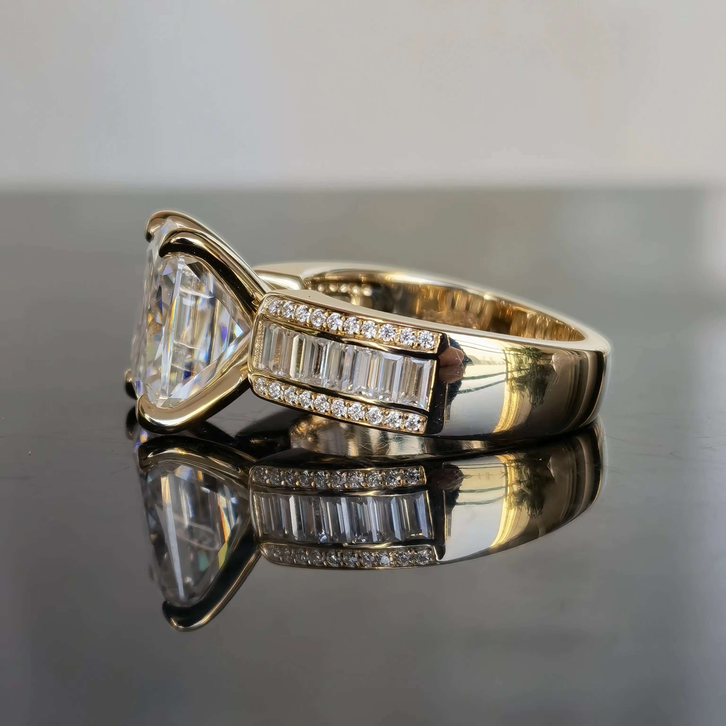 New Design 14K Gold Jewelry Channel Set Radiant Moissanite Engagement Ring