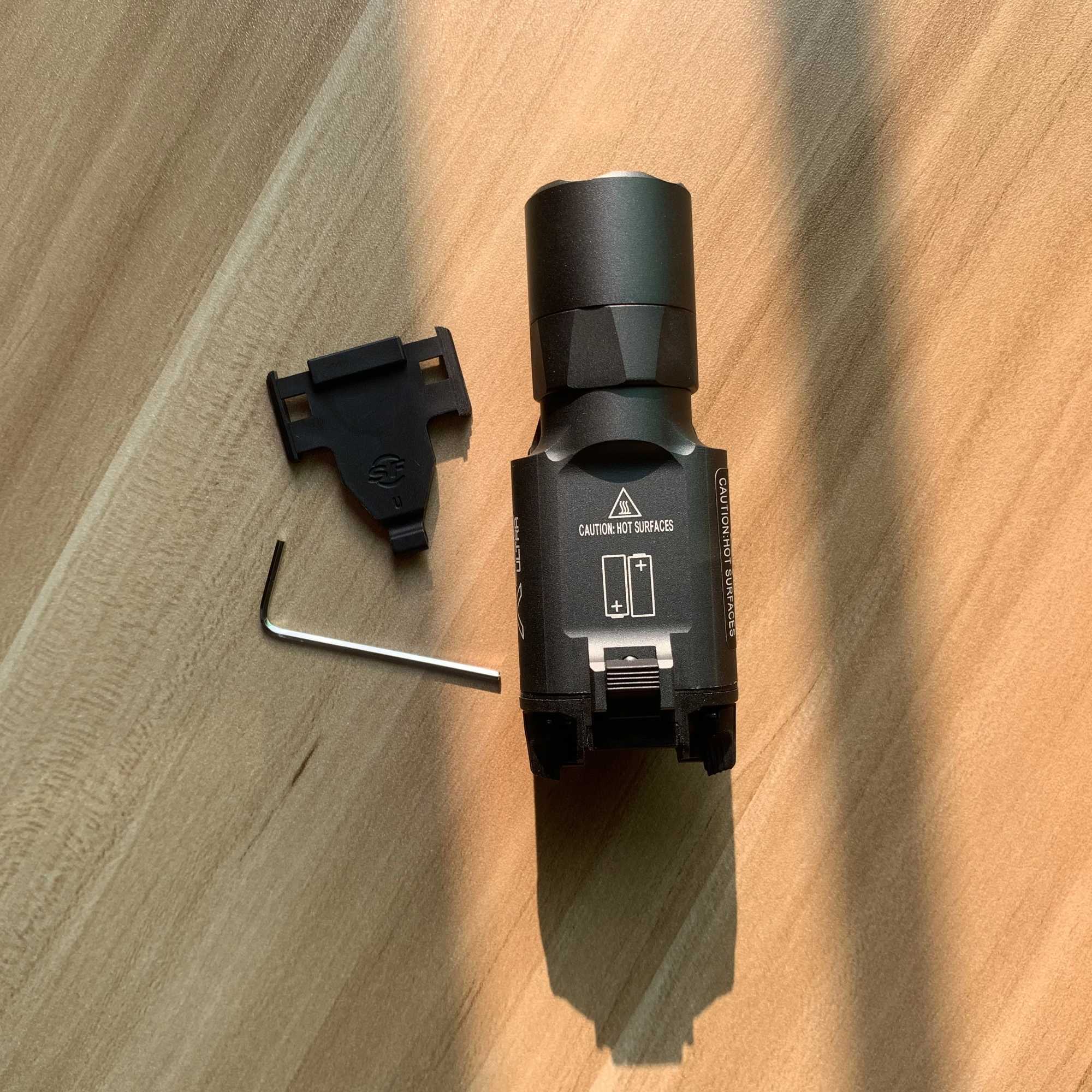 Tactical Surefire SF X300U X300 Ultra Metal Pistol Scout Light Airsoft Weapon Gun Light Strobe Flashlight XJ250701