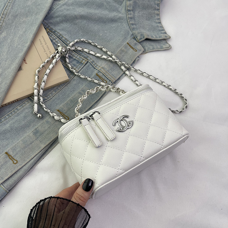 Designer Bag Luxury Shoulder Bag Bag Cross Border Embroidered Thread New Style Hand Held Women S Summer Fashion Versatile Chain Crossbody Free Shippin
