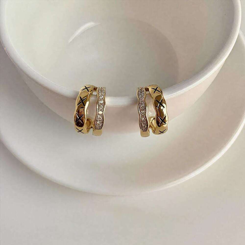 Simple and delicate Chanel style, slightly inlaid zircon multi-layer stud earrings, elegant diamond-shaped pattern