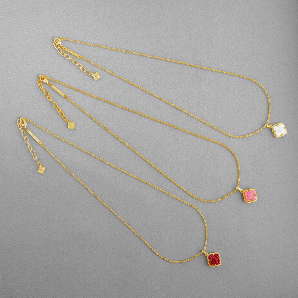 Pendant Necklaces DHCollections Elegant Rose Pendant Necklace Minimalist Gold Chain Feminine Romantic Jewelry for Women