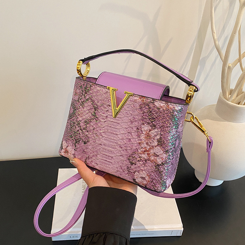 hot Free Shipping designer Shoulder Bags for woman V outdoor handbag versatile and fashionable single shoulder bag