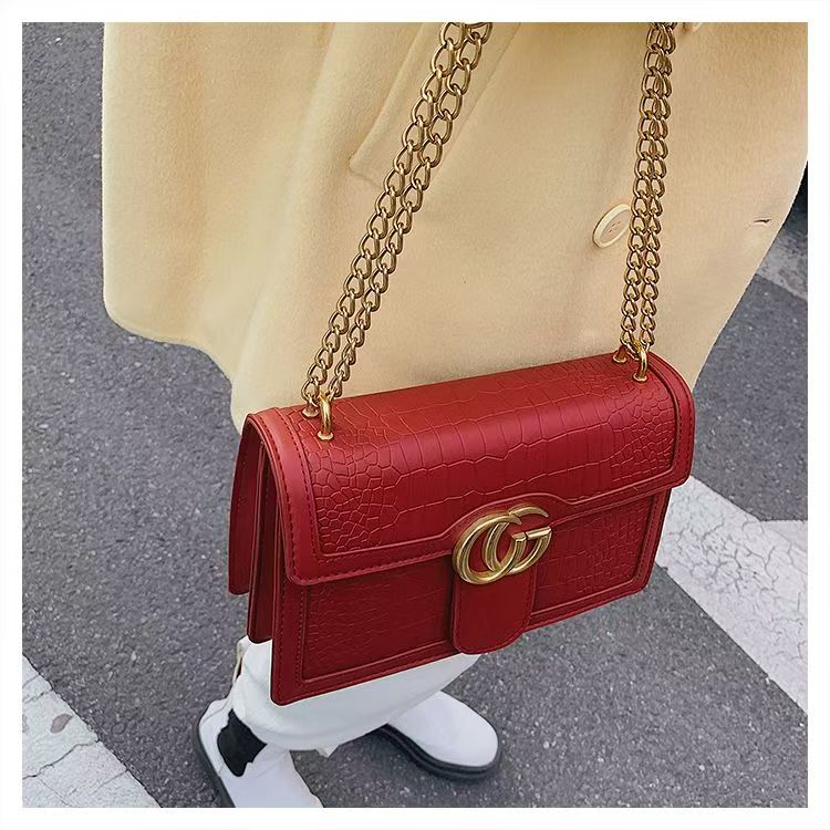 Luxury bag Alligator Pattern Designer Bag Casual Handbag Spacious Armpit Top Quality Fashion Shoulder Bag Advanced Leather Zipper Closure Wine 7878