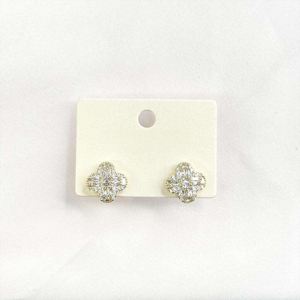 Four-leaf clover shiny stud earrings
