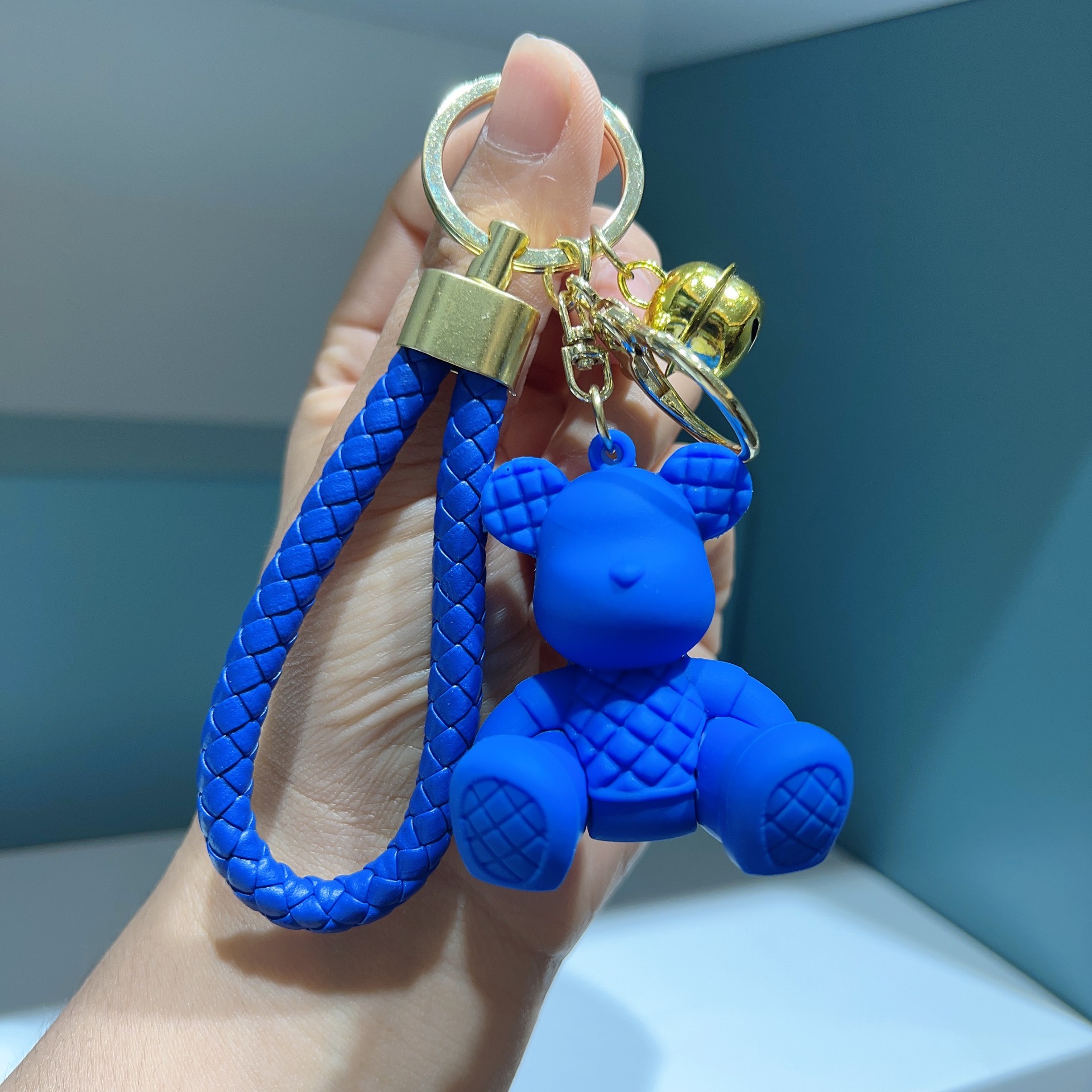 2025 new hot Creative cartoon simple bamboo weaving sitting bear car bag keychain student couple exquisite small gift pendant