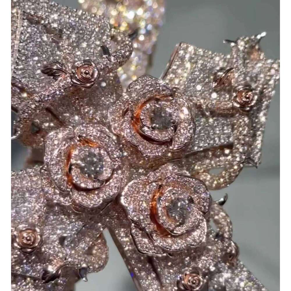 Hip Hop Jewelry Custom Gold Plated Sterling Sier VVS Moissanite Dia Rose Flower Cross Pendant