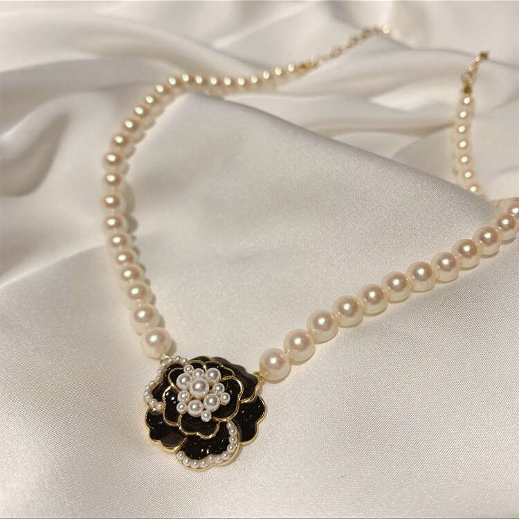 DHcollections Nocturne" Niche French Court Elegant Design Camellia Pearl Necklace Choker