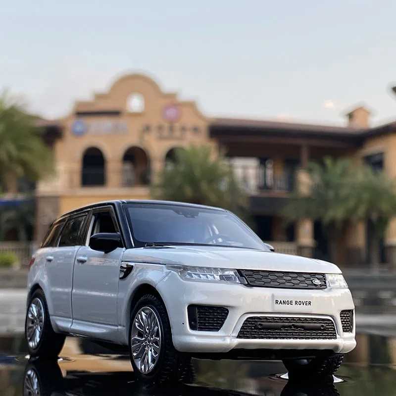 1 32 Range Rover Sports SUV Alloy Car Model Diecasts Metal Toy Off-road Vehicles Car Model Sound and Light Simulation Kids Gifts W250702