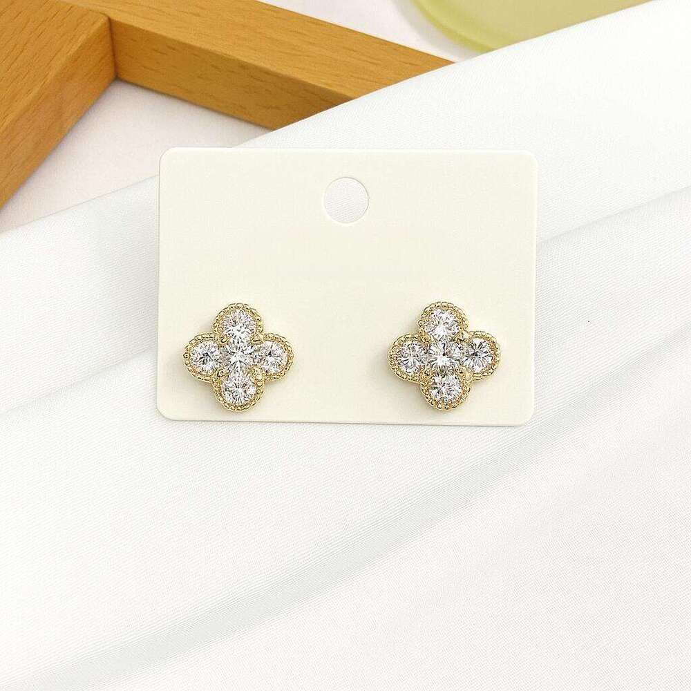 Four-leaf clover shiny stud earrings