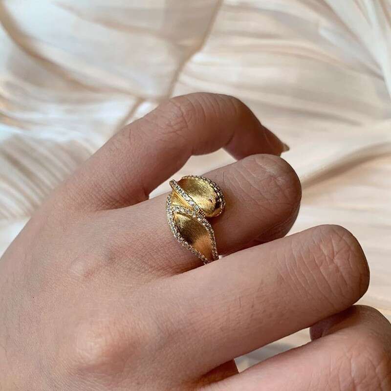DHcollections Vintage Brushed Leaf Diamond Interlocking Ring Ancient Craft Chinese Style Statement Jewelry for Index Finger