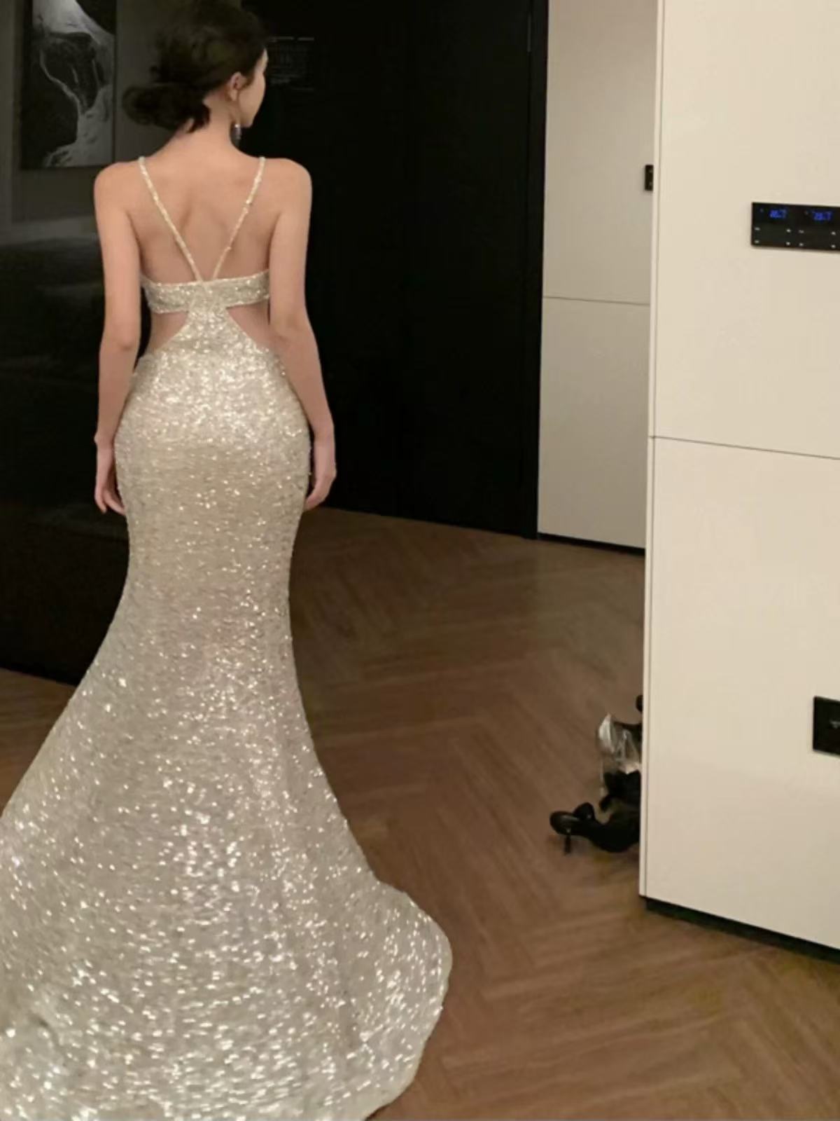 High-end exquisite and luxurious shimmering sequin floor-length halter dress, 2025 new style