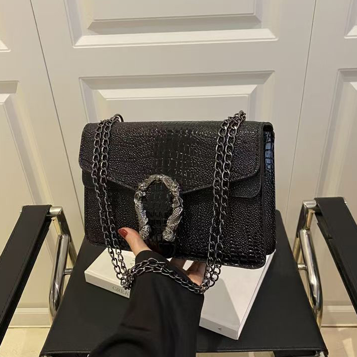 Luxury Designer Bag Casual Handbag Spacious Armpit Top Quality Fashion Shoulder Bag Advanced Leather Zipper Closure Wine God Bag