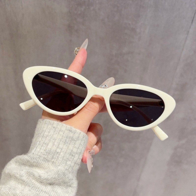 Luxury Designer Cat Eye Sunglasses for Small Faces High-Quality Y2K Style New Hip Hop Shades for Women