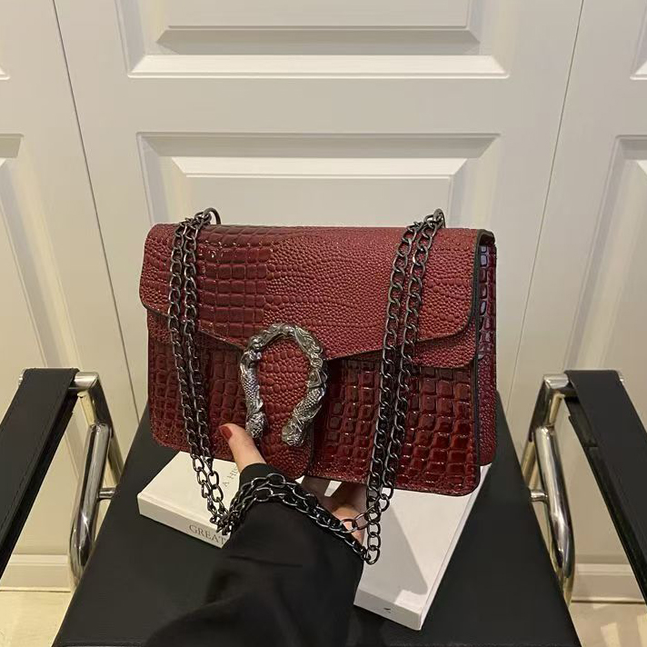 Luxury Designer Bag Casual Handbag Spacious Armpit Top Quality Fashion Shoulder Bag Advanced Leather Zipper Closure Wine God Bag