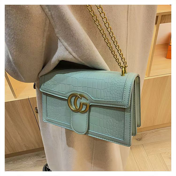 Luxury bag Alligator Pattern Designer Bag Casual Handbag Spacious Armpit Top Quality Fashion Shoulder Bag Advanced Leather Zipper Closure Wine 7878