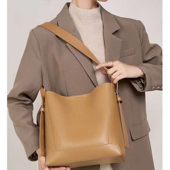Free shipping fashion designer bag Luxury bag New Women s High End Large Capacity Bucket Soft Leather Versatile Shoulder Crossbody Bag handbag