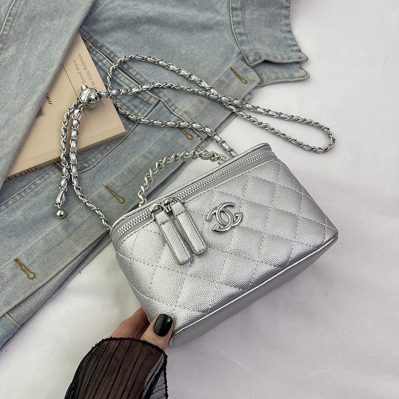 Designer Bag Luxury Shoulder Bag Bag Cross Border Embroidered Thread New Style Hand Held Women S Summer Fashion Versatile Chain Crossbody Free Shippin