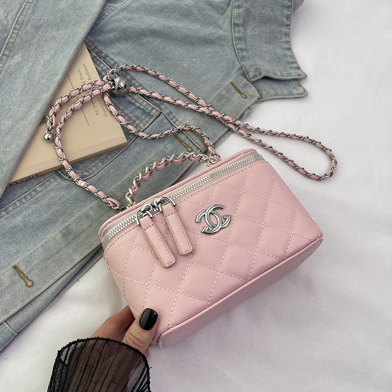 Designer Bag Luxury Shoulder Bag Bag Cross Border Embroidered Thread New Style Hand Held Women S Summer Fashion Versatile Chain Crossbody Free Shippin