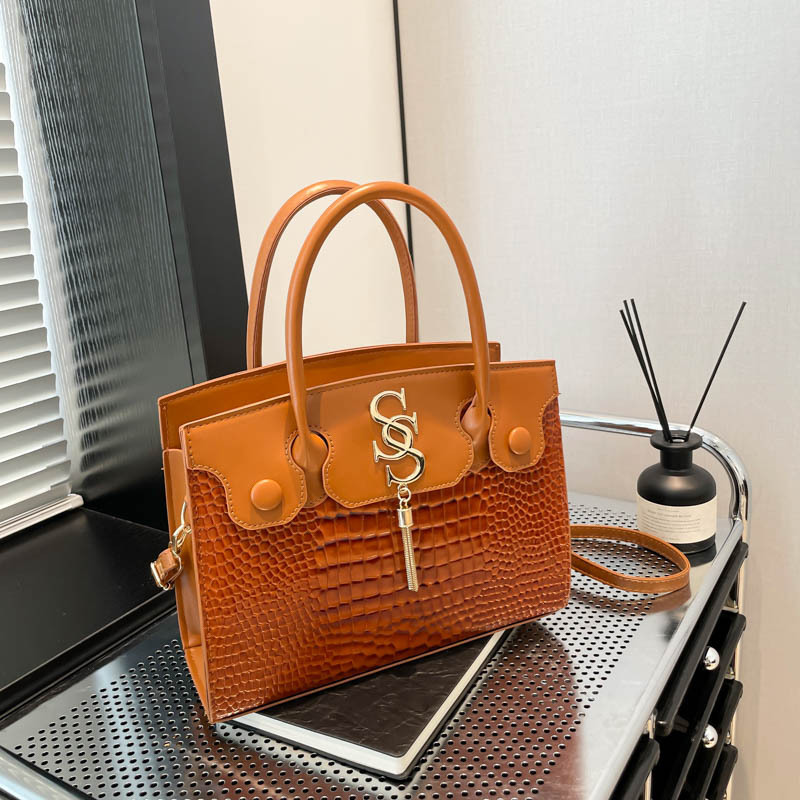 Free Shipping 2025 New Designer Bag Crocodile Pattern Letter Tassel Fashion Solid Color Stylish Simple Casual Elegant Single Shoulder Handbag For Wome
