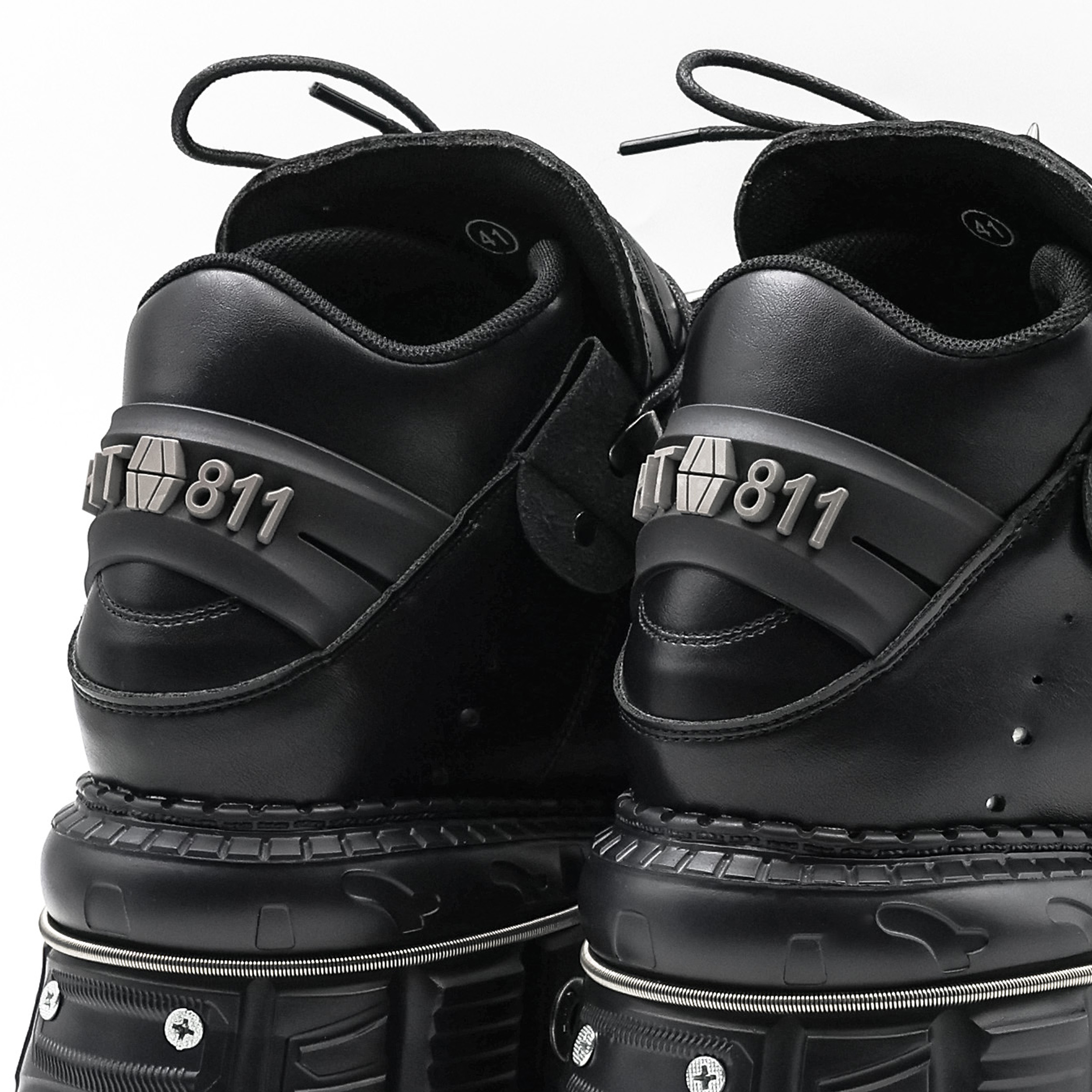 Dark Gothic Boots: Height-Increasing Leather Footwear with Punk Design Elements