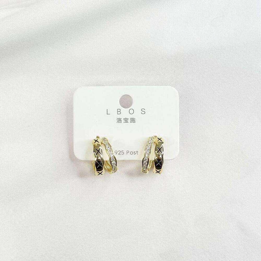 Simple and delicate Chanel style, slightly inlaid zircon multi-layer stud earrings, elegant diamond-shaped pattern