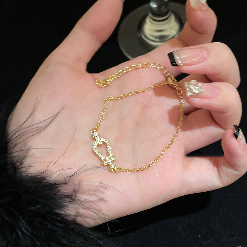 Charm Bracelets Gold Tone Textured Charm Bracelet With Chunky Chain Trendy Romantic Jewelry And Gift For Her High Quality And Bold Accessory AA Z25091
