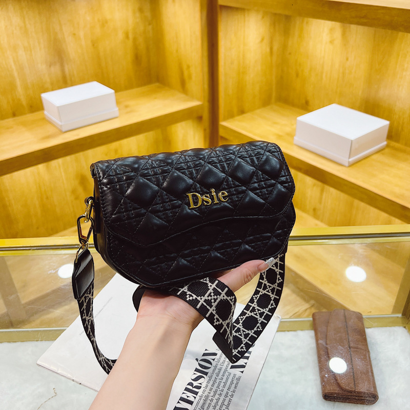 Free shipping designer High-End Fashion Trend Quilted Small Square Bag for Women 2025 New Wide Shoulder Strap Single Shoulder Bag Casual Crossbody Bag