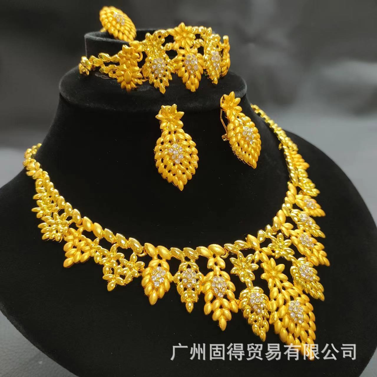 Dubai Gold Plated Jewelry Set for Women Trend Round Earrings Pendant African Copper Necklace Sets For Party Weddings 241019