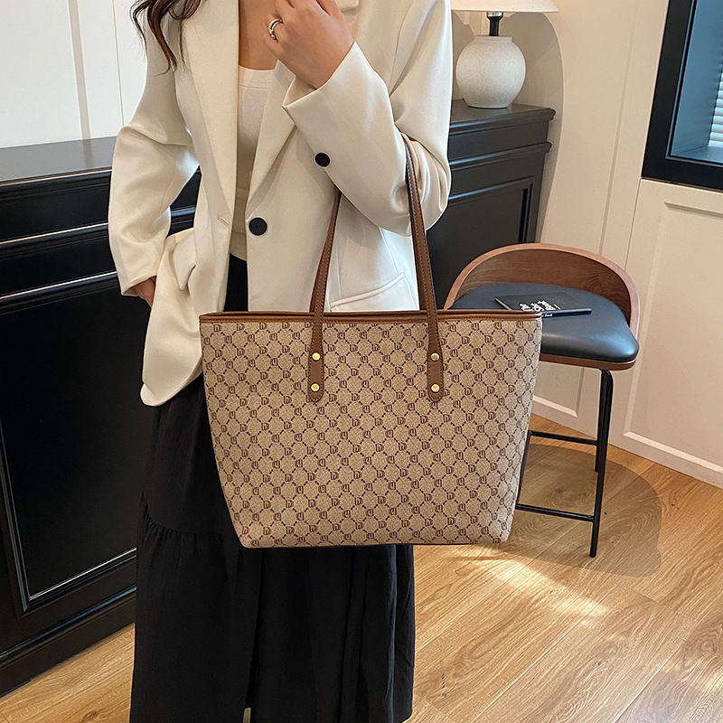 Free shipping designer High-End Commuter Underarm Tote Bag for Women 2025 New Vintage Large Capacity Versatile Shoulder Bag