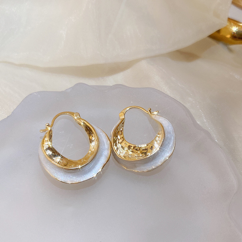 Real gold electroplated silver needles, super fairy pearl flower earrings, fashionable temperament earrings, light luxury high-end earrings wholesale 