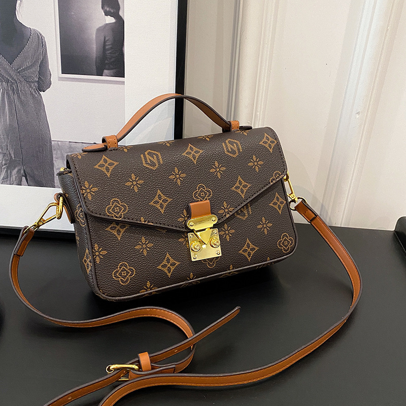 Free shipping designer Handbag Small Square Bag Women Bag Versatile Shoulder Bag Casual Crossbody Bag 2025 New High-end Retro Messenger Bag Women Bag