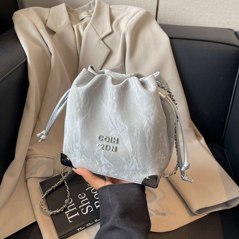 Autumn Winter Niche Versatile Drawstring Bucket For Women 2024 New Fashion Chain Simple Shoulder Crossbody Bag