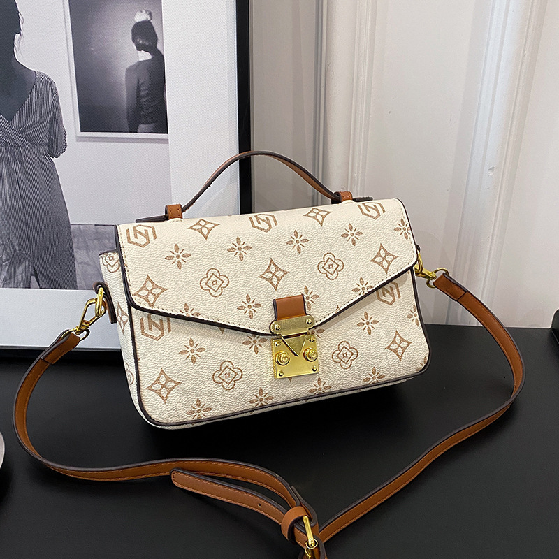 Free shipping designer Handbag Small Square Bag Women Bag Versatile Shoulder Bag Casual Crossbody Bag 2025 New High-end Retro Messenger Bag Women Bag