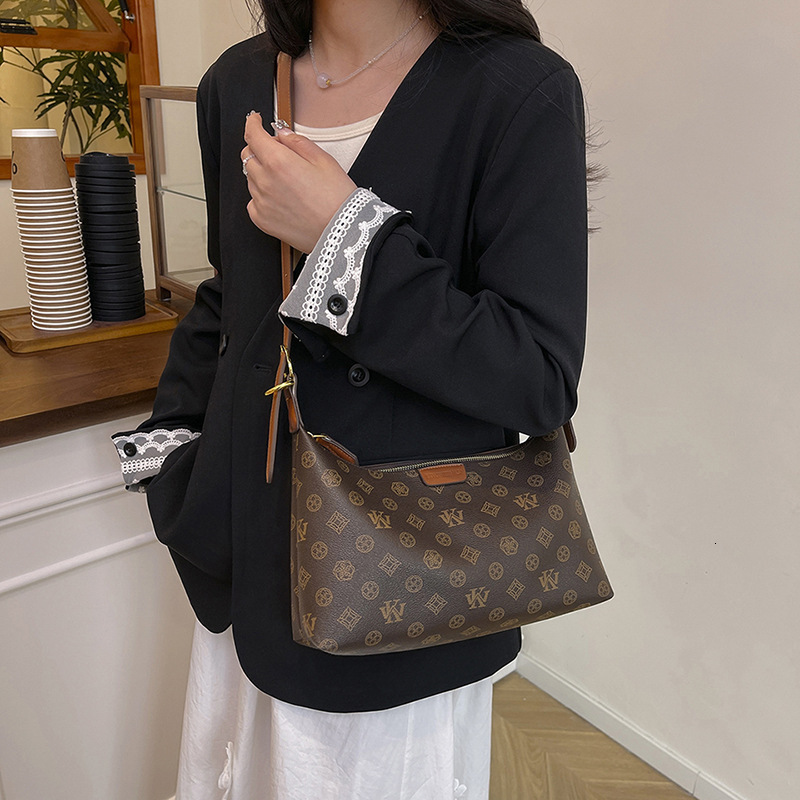 Free shipping designer Fashion Bag for Women 2025 New High-End Retro Underarm Crescent Bag Trendy Shoulder Bag Crossbody Bag for Women