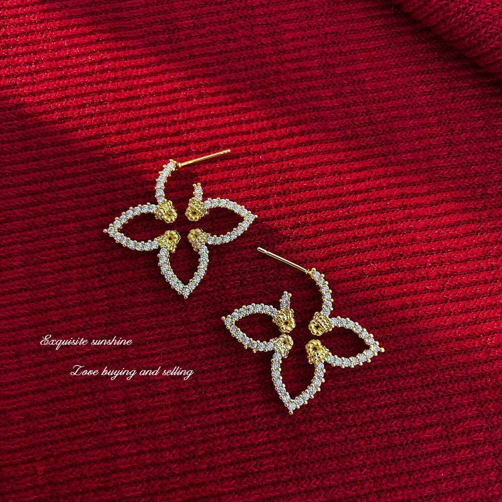 DHcollections New Gifts High Quality Classic Four Leaf Flower Exquisite Jewelry Copper Accessories Fashion Stud Earrings for Women