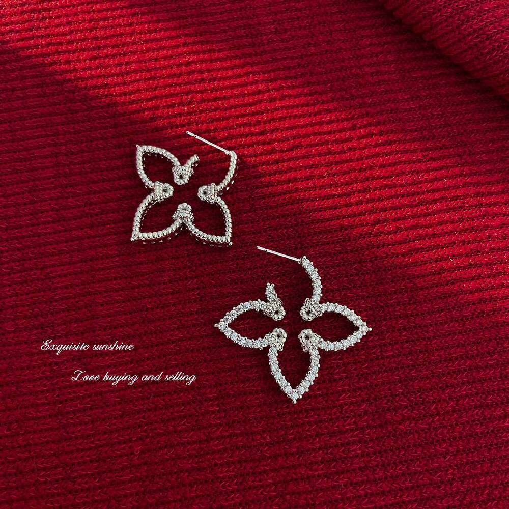 DHcollections New Gifts High Quality Classic Four Leaf Flower Exquisite Jewelry Copper Accessories Fashion Stud Earrings for Women