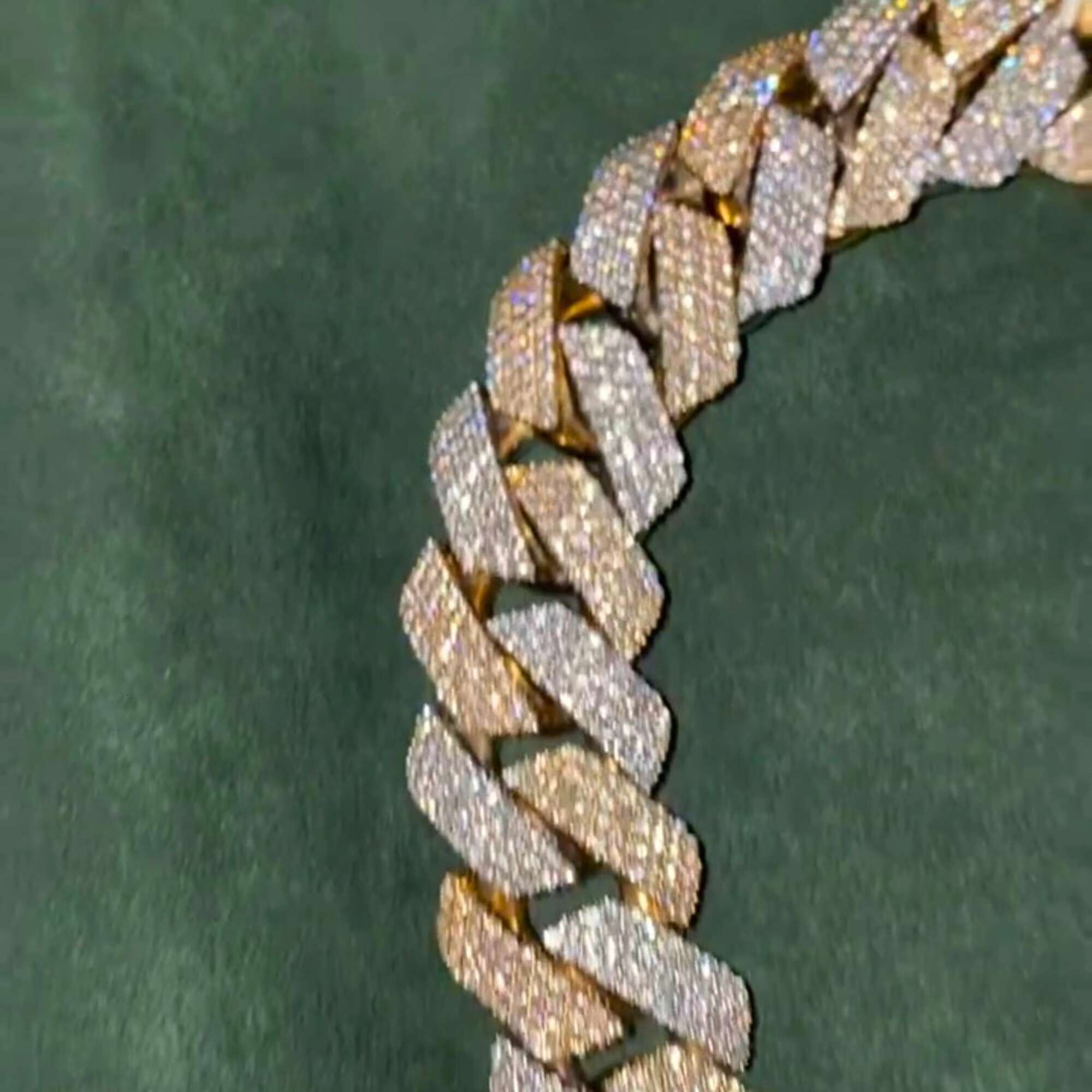 Best High Quality Customized 20 mm Cuban Link Moissanite Diamond Chain 925 Sterling Silver White Yellow Gold Diamond Chain