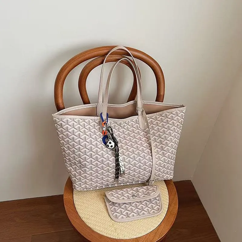 Designer bag shoulder bag tote bag luxurious and fashionable new style small cowhide vegetable basket handbag travel shopping bag large capacity versa