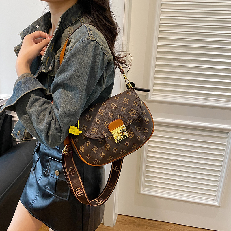 Free shipping designer High-End Fashion Bag for Women 2025 New Vintage Print Casual Shoulder Bag Versatile Light Luxury Crossbody Bag Trendy