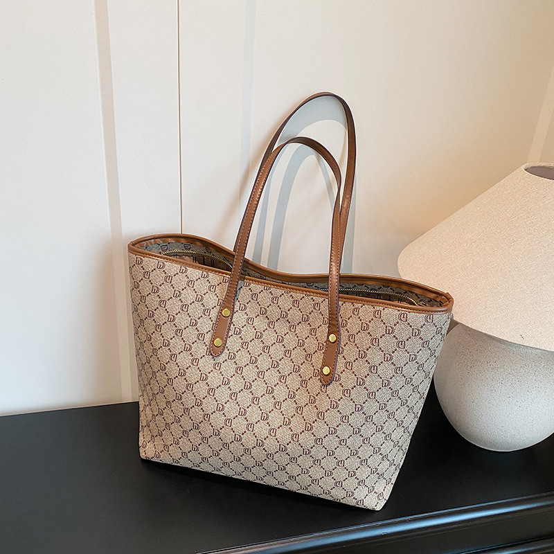 Free shipping designer High-End Commuter Underarm Tote Bag for Women 2025 New Vintage Large Capacity Versatile Shoulder Bag