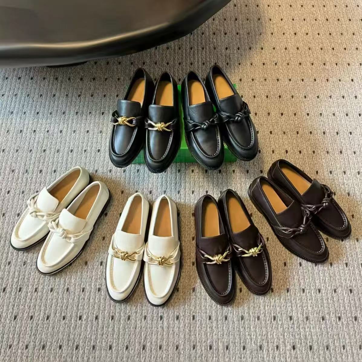 Top quality Metal buckle loafers slip on shoes Flat Dress shoes Real leather Luxury designer loafers for womens Walking Office Driving shoes Factory footwear box